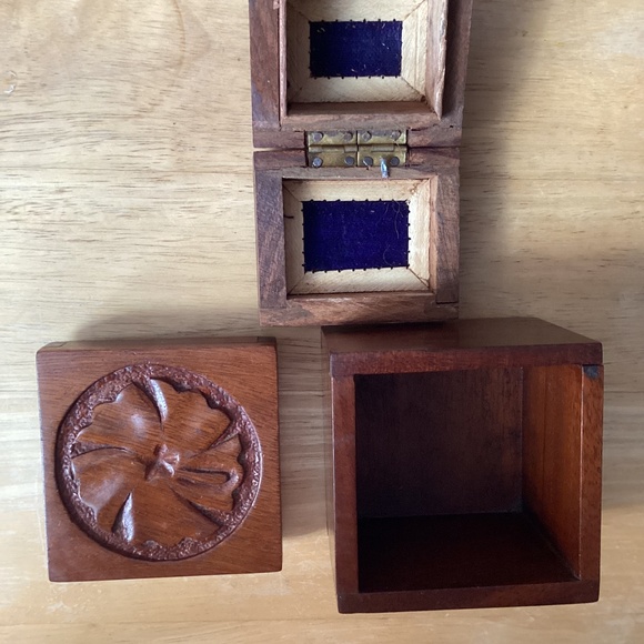 Vintage hand carved wood boxes - Picture 2 of 5